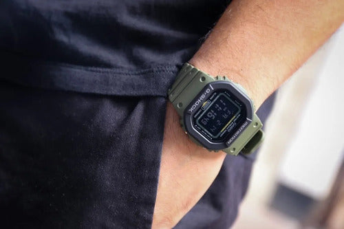 Reloj G-Shock deportivo correa de resina DW-5610SU-3