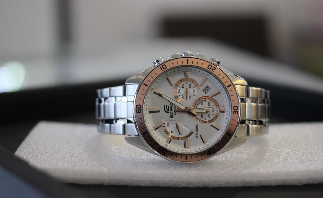 Reloj Edifice casual correa de acero inoxidable EFR-552D-7AV