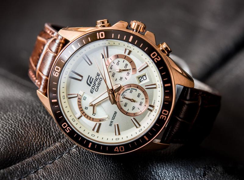 Reloj Edifice casual correa de cuero EFR-552GL-7AV