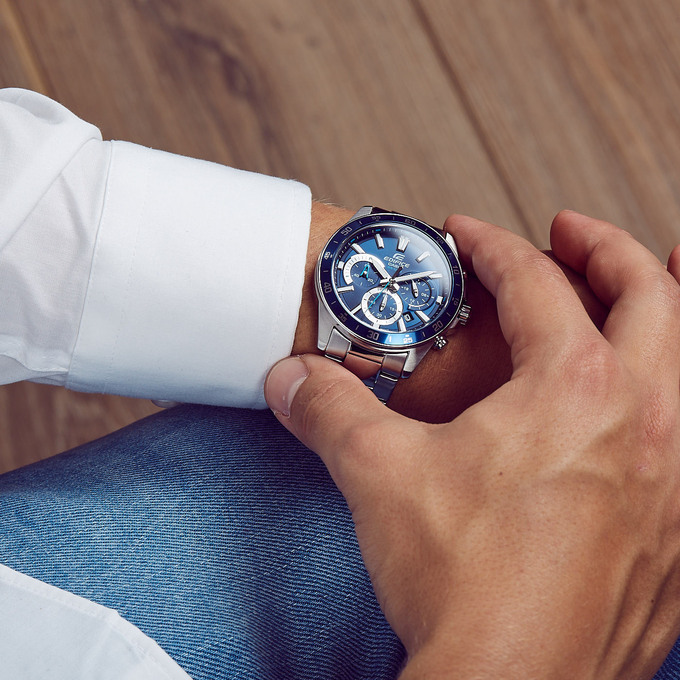 Reloj Edifice casual correa de acero inoxidable EFV-570D-2AV