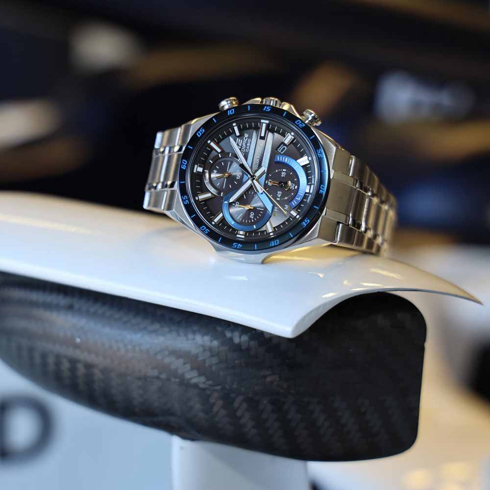 Reloj Edifice casual correa de acero inoxidable EQS-920DB-2AV