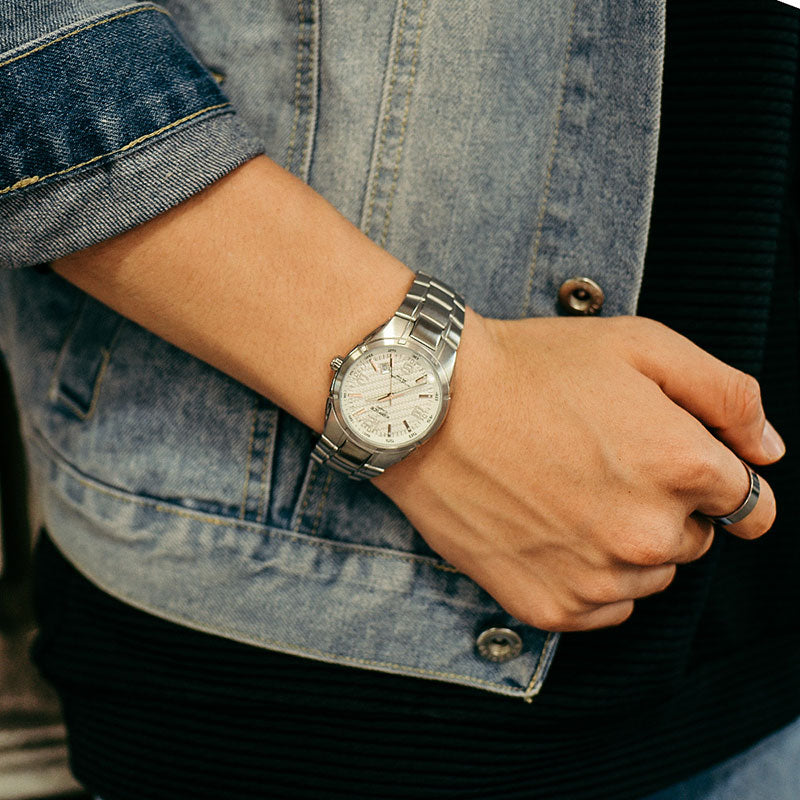 Reloj Edifice casual correa de acero inoxidable EF-125D-7AVU