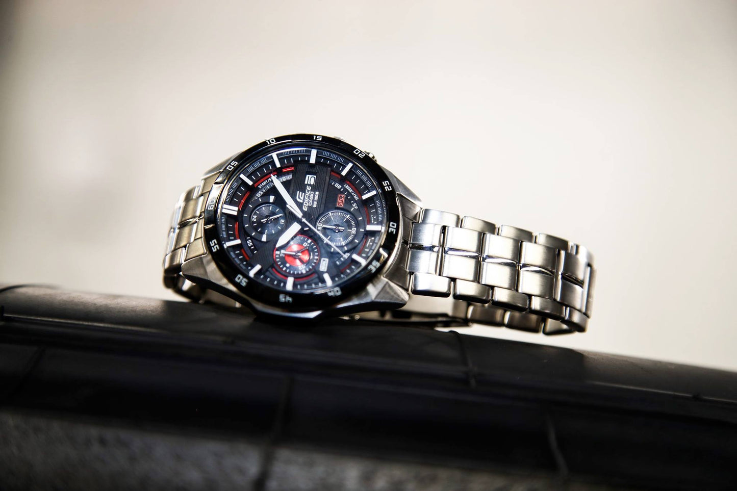 Reloj Edifice casual correa de acero inoxidable EFR-556DB-1AV