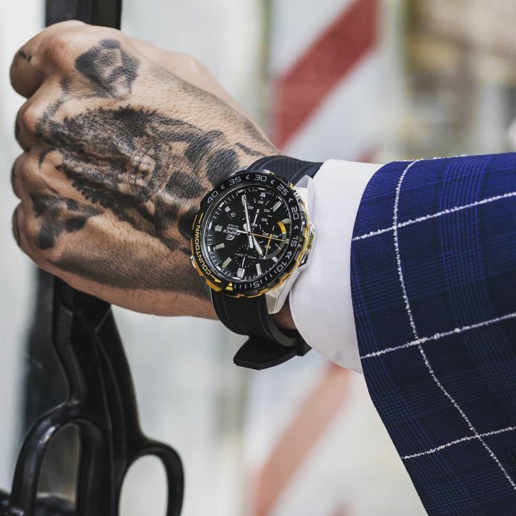 Reloj Edifice casual correa de resina EFR-566PB-1AV