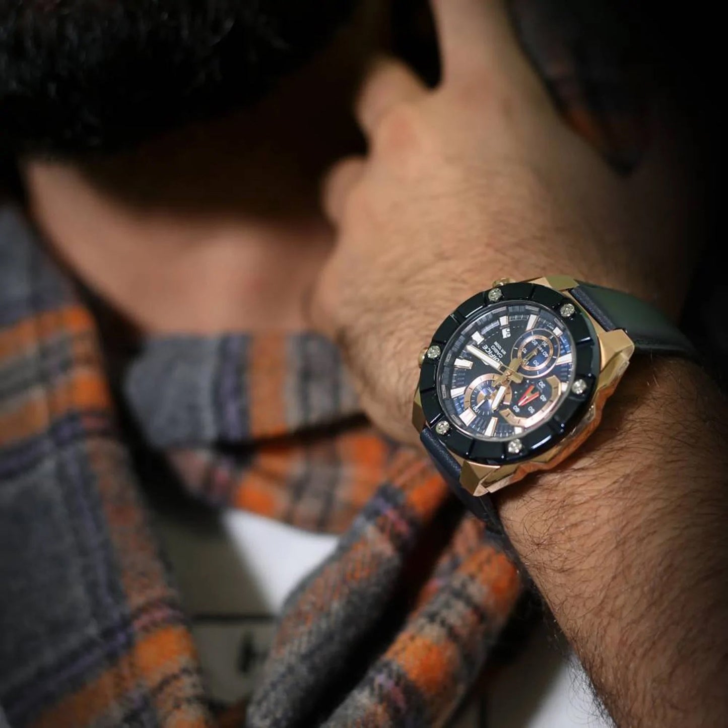 Reloj Edifice casual correa de cuero EFR-569BL-2AV