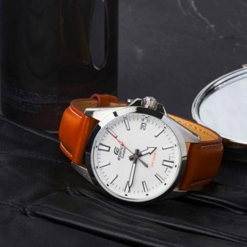 Reloj Edifice casual correa de cuero EFV-100L-7AV