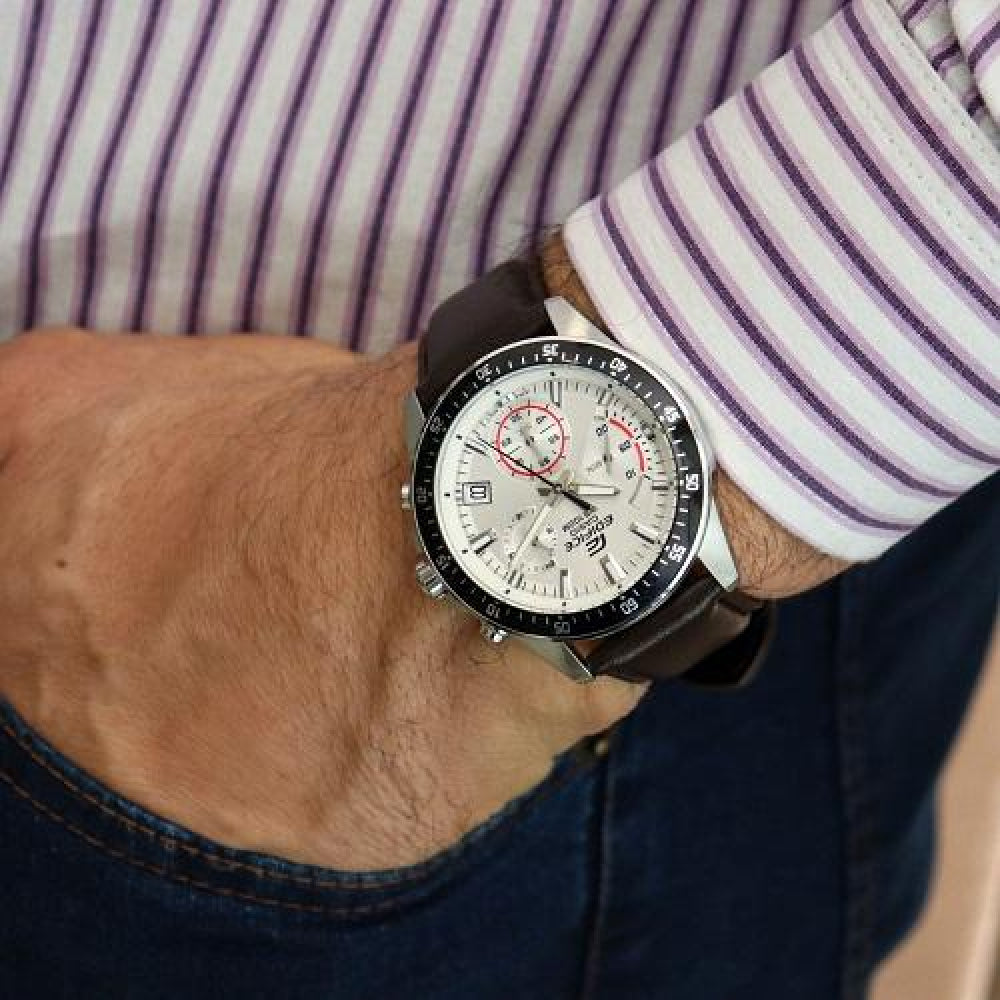 Reloj Edifice casual correa de cuero EFV-540L-7AV