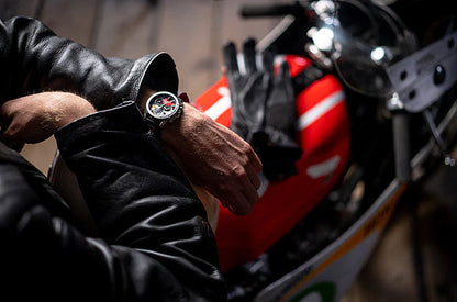 Reloj Edifice casual correa de cuero EQS-930HR-1A